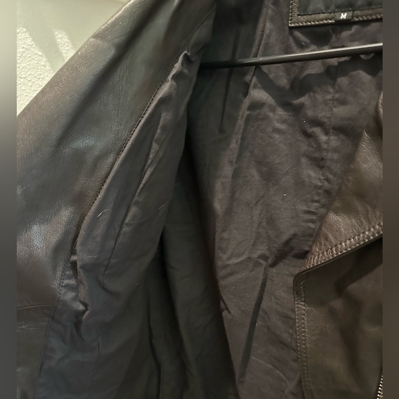 Leather jacket - Picture 2 of 6